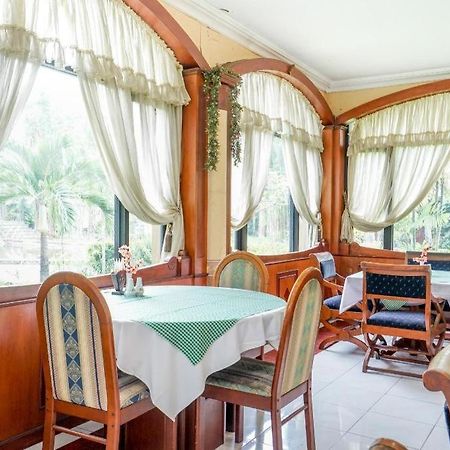 Hotel Istana Permata Juanda Sawotratap Esterno foto