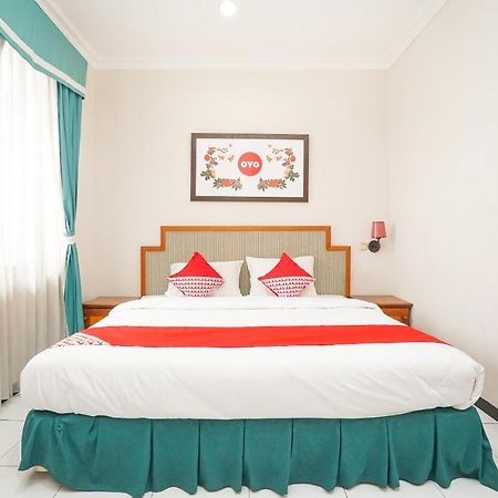 Hotel Istana Permata Juanda Sawotratap Esterno foto