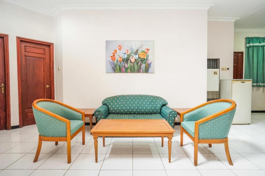 Hotel Istana Permata Juanda Sawotratap Esterno foto