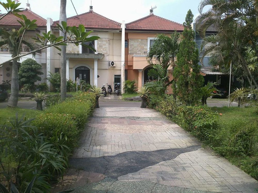 Hotel Istana Permata Juanda Sawotratap Esterno foto
