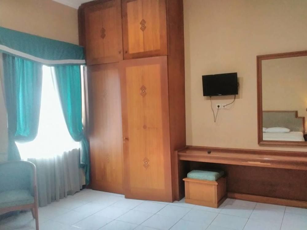 Hotel Istana Permata Juanda Sawotratap Esterno foto