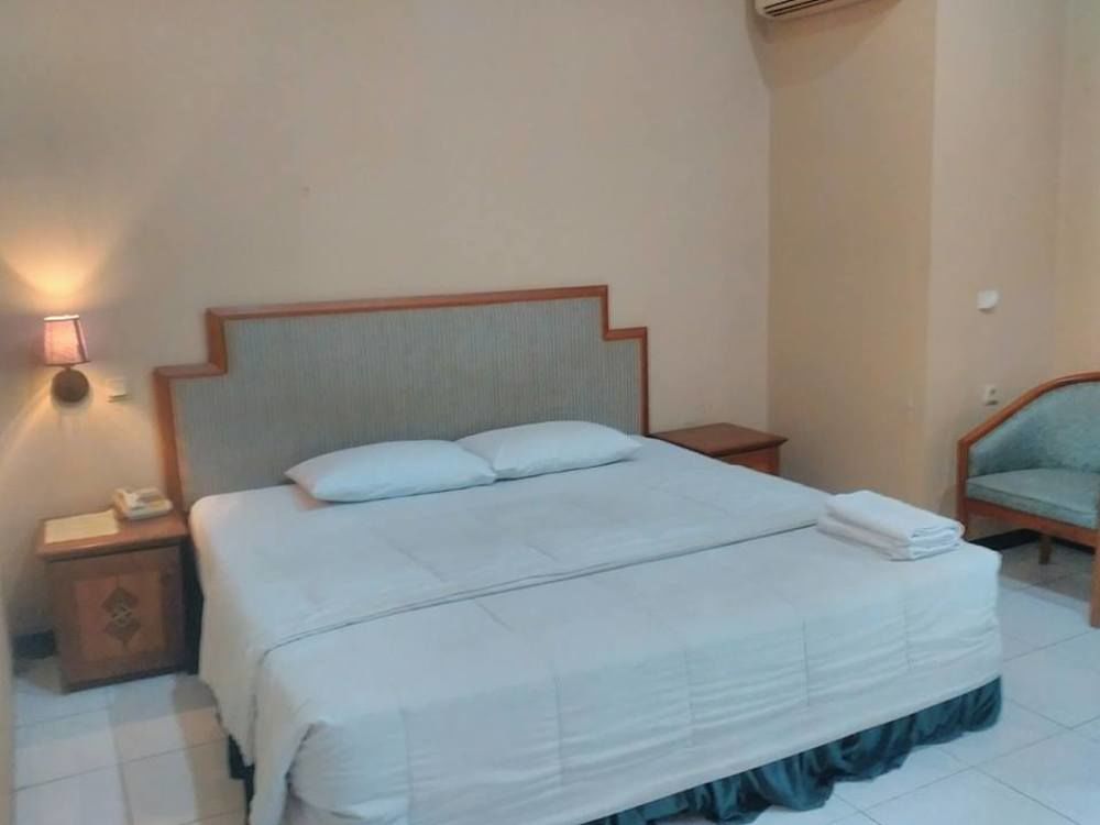 Hotel Istana Permata Juanda Sawotratap Esterno foto