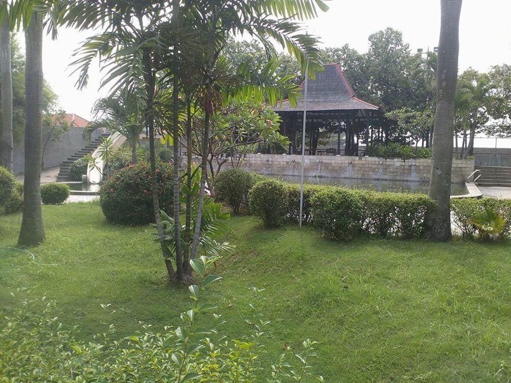 Hotel Istana Permata Juanda Sawotratap Esterno foto