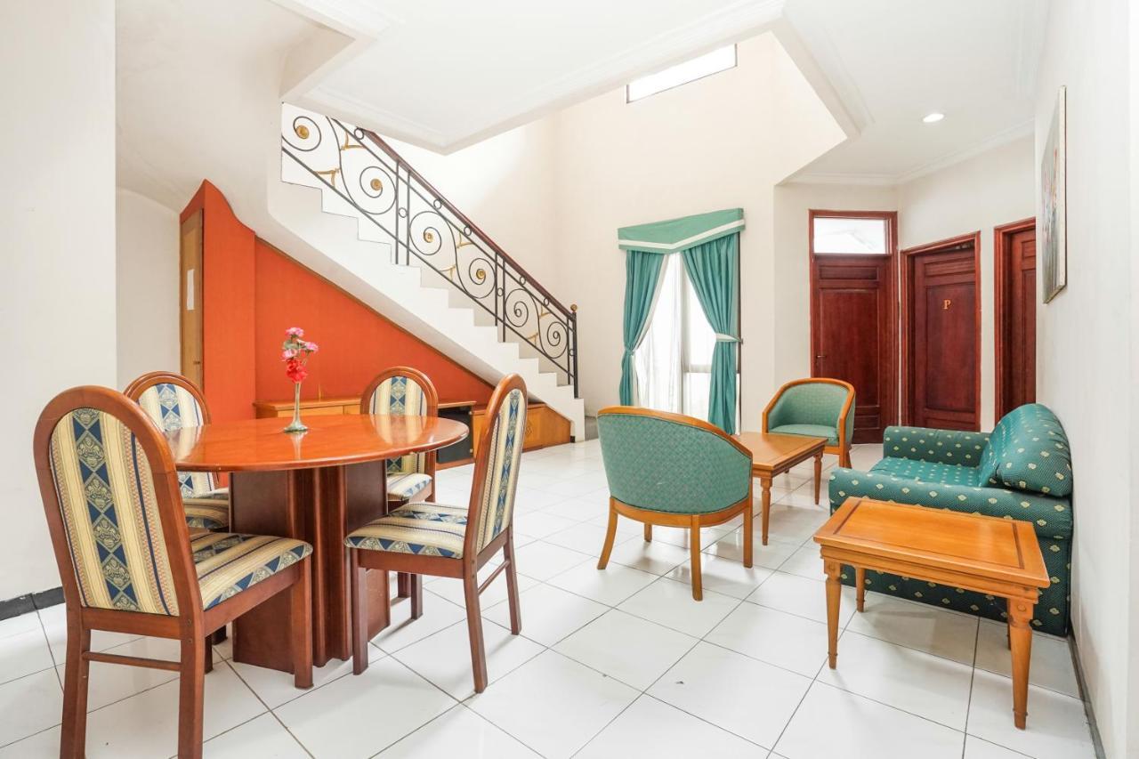 Hotel Istana Permata Juanda Sawotratap Esterno foto
