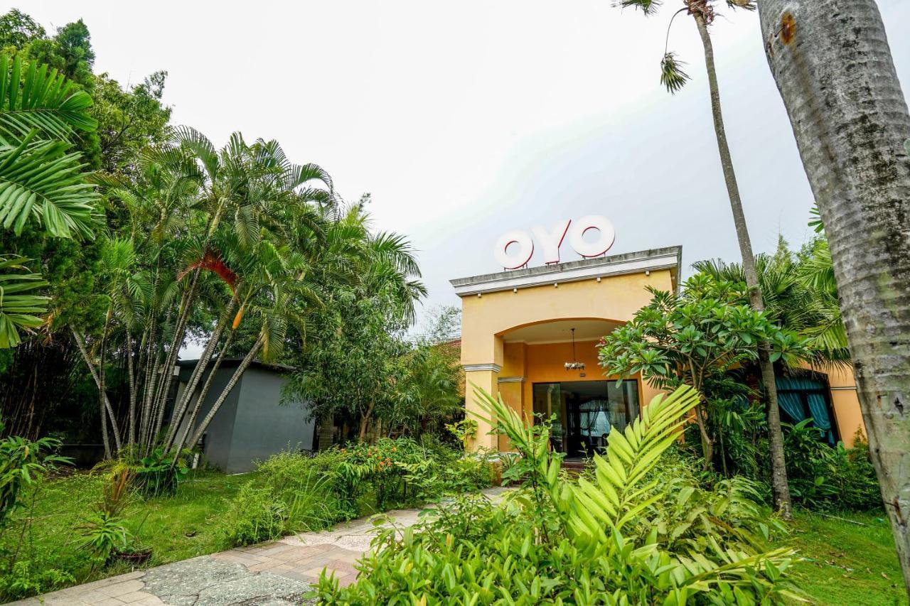 Hotel Istana Permata Juanda Sawotratap Esterno foto