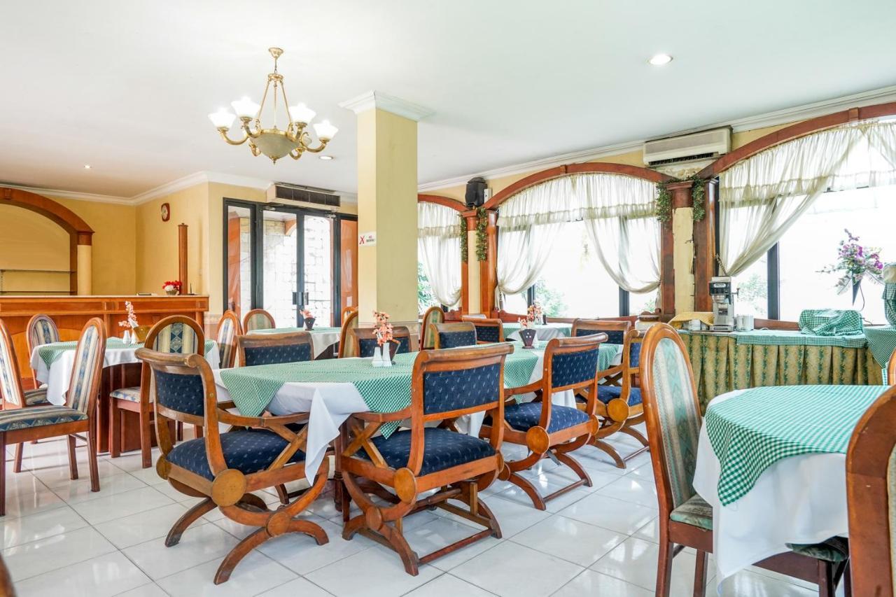 Hotel Istana Permata Juanda Sawotratap Esterno foto