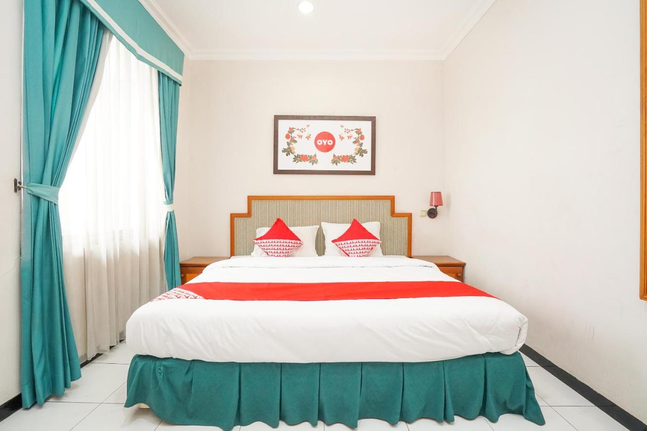 Hotel Istana Permata Juanda Sawotratap Esterno foto