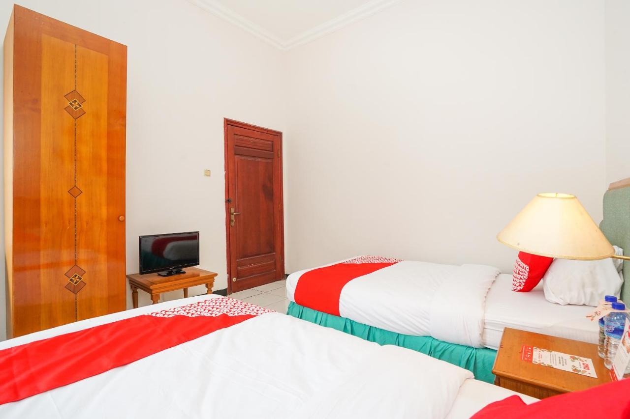 Hotel Istana Permata Juanda Sawotratap Esterno foto