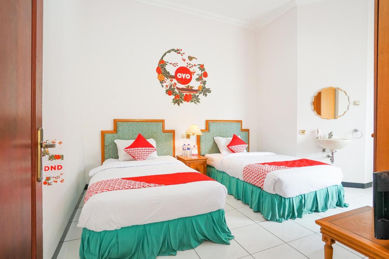 Hotel Istana Permata Juanda Sawotratap Esterno foto