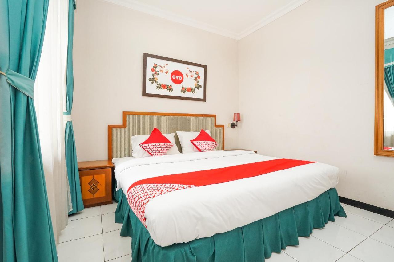 Hotel Istana Permata Juanda Sawotratap Esterno foto