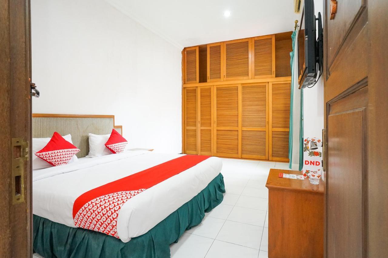 Hotel Istana Permata Juanda Sawotratap Esterno foto