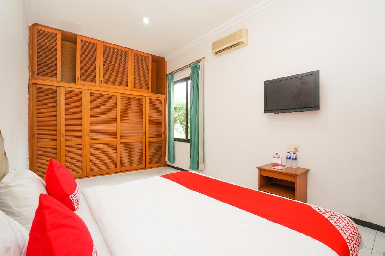 Hotel Istana Permata Juanda Sawotratap Esterno foto