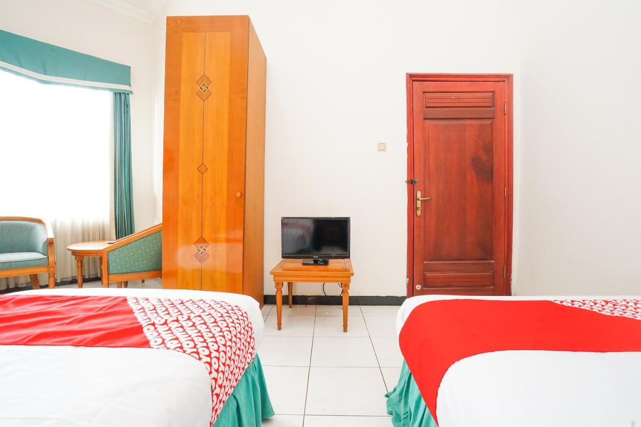 Hotel Istana Permata Juanda Sawotratap Esterno foto