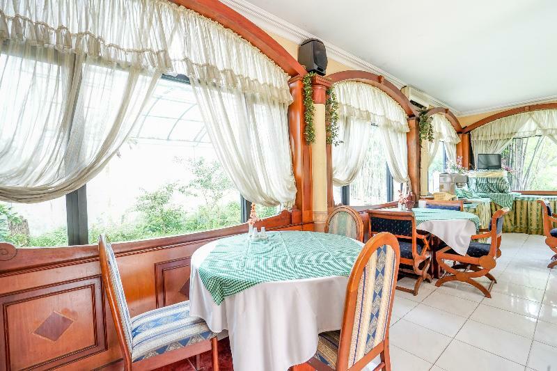 Hotel Istana Permata Juanda Sawotratap Esterno foto