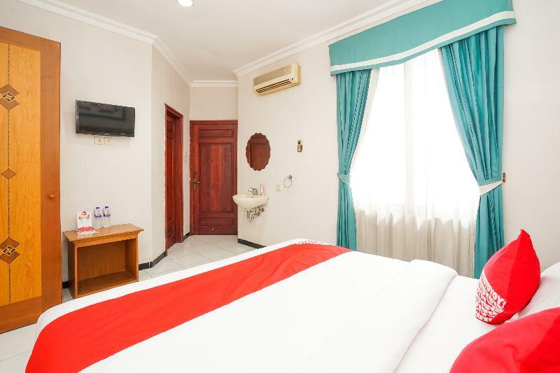Hotel Istana Permata Juanda Sawotratap Esterno foto