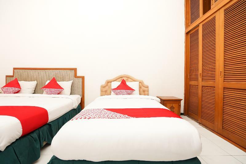 Hotel Istana Permata Juanda Sawotratap Esterno foto