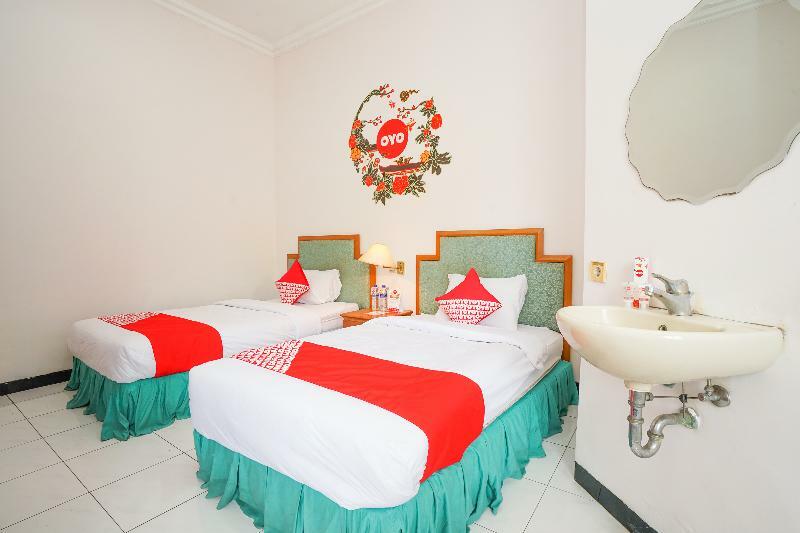 Hotel Istana Permata Juanda Sawotratap Esterno foto