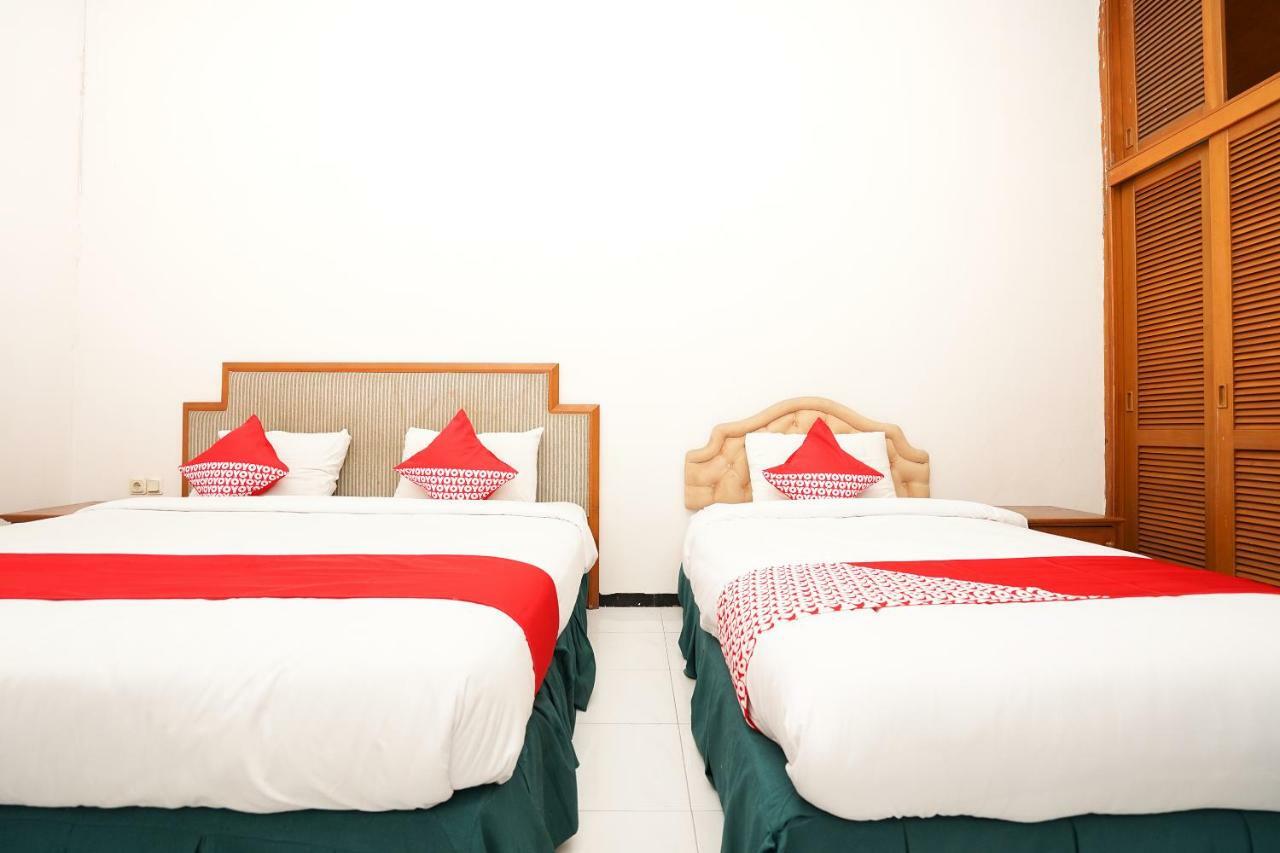 Hotel Istana Permata Juanda Sawotratap Esterno foto
