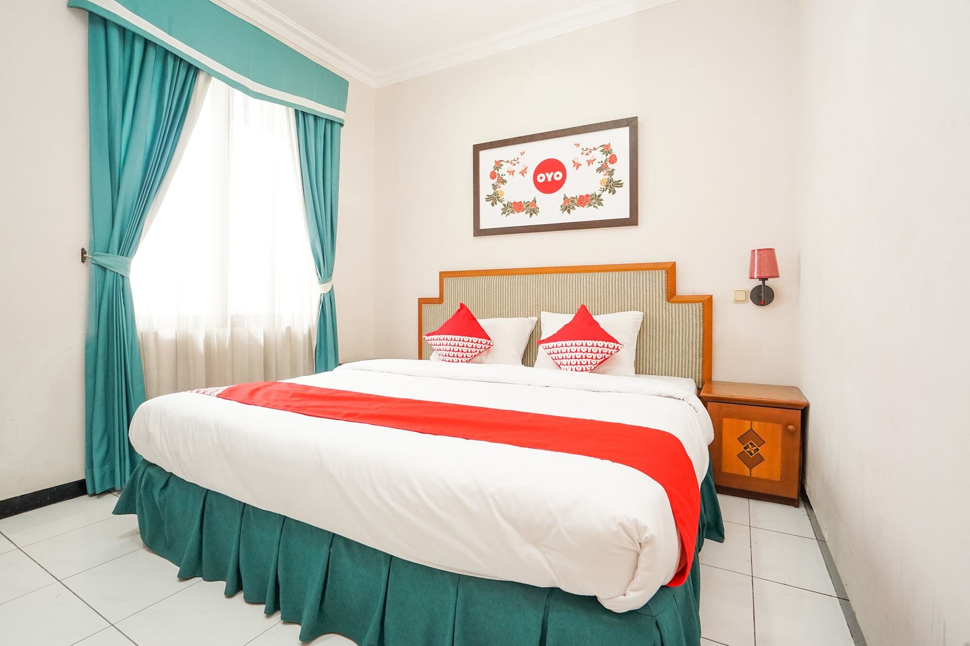 Hotel Istana Permata Juanda Sawotratap Esterno foto